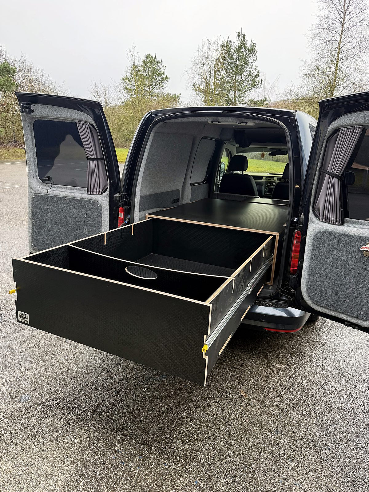 Full-width drawer in a VW Caddy